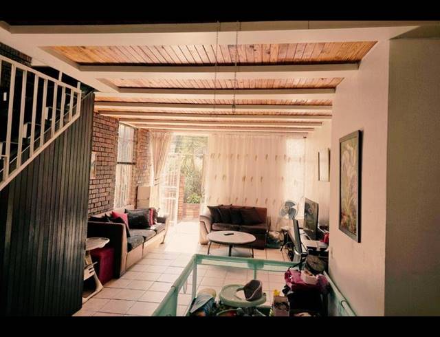 2 BEDROOM TOWNHOUSE FOR SALE IN THE HILL